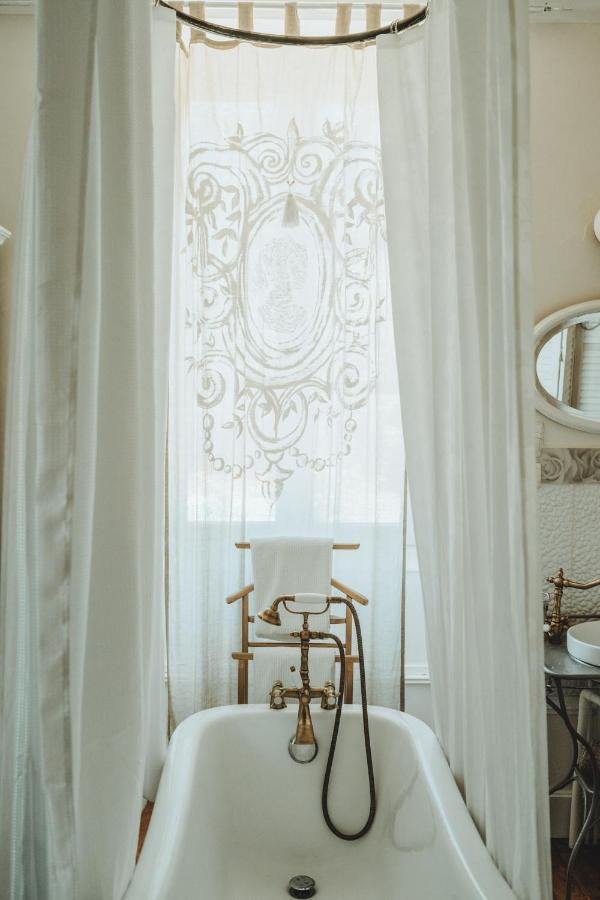 Chateau Du Guerinet Saint-Priest-Bramefant Room photo
