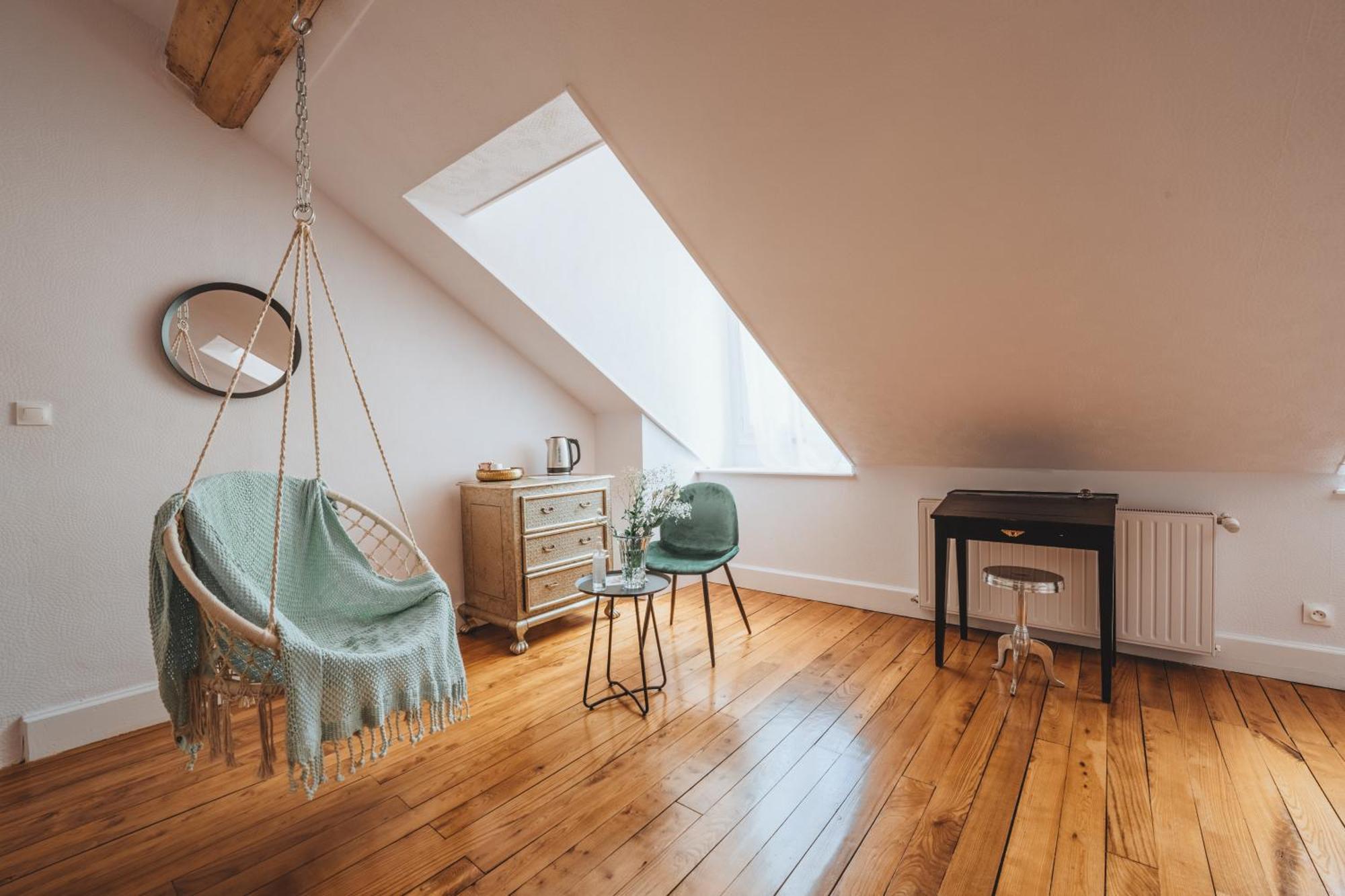 Chateau Du Guerinet Saint-Priest-Bramefant Room photo